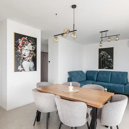 Vila In Croatia Near Adriatic Coast *