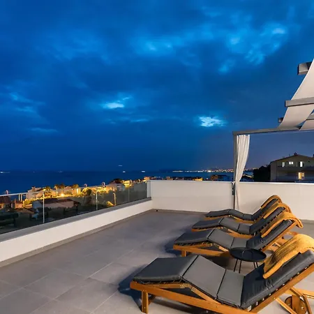 In Croatia Near Adriatic Coast Vila Podstrana