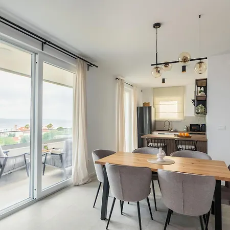 In Croatia Near Adriatic Coast Vila *