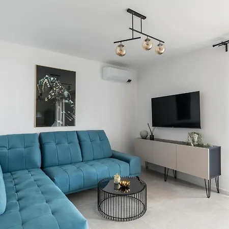 Vila In Croatia Near Adriatic Coast